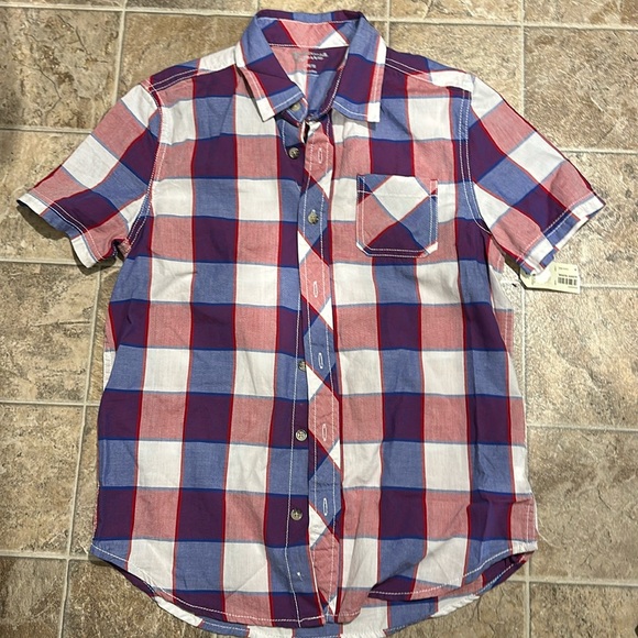 *$2 with bundle* NWT button up - Picture 1 of 2